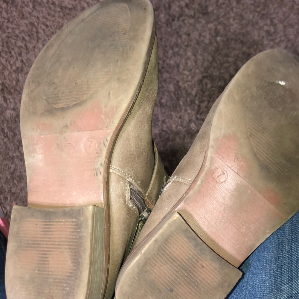 Boots - Picture 4 of 4